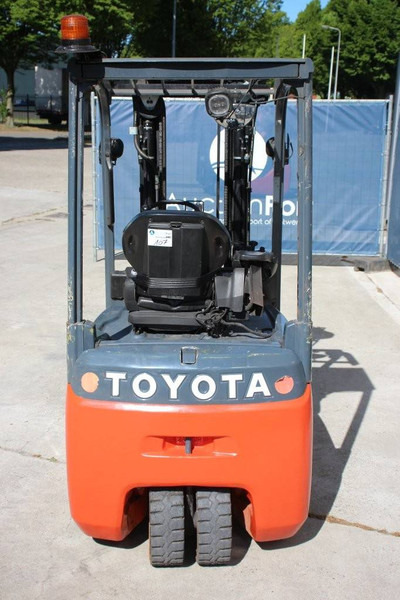 Toyota 8FBE18T - Elektromos targonca: 4 kép. Toyota 8FBE18T - Elektromos targonca: 4 kép.