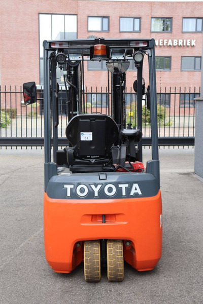 Toyota 8FBE20T - Elektromos targonca: 4 kép. Toyota 8FBE20T - Elektromos targonca: 4 kép.