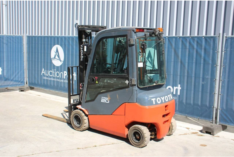 Toyota 8FBMK20T - Elektromos targonca: 3 kép. Toyota 8FBMK20T - Elektromos targonca: 3 kép.