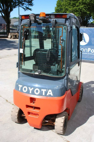 Toyota 8FBMK20T - Elektromos targonca: 5 kép. Toyota 8FBMK20T - Elektromos targonca: 5 kép.