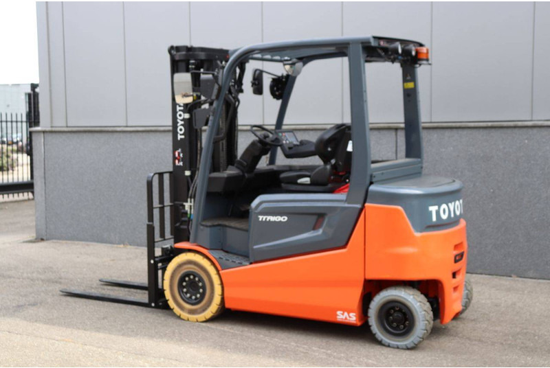 Toyota 9FBM25T - Elektromos targonca: 3 kép. Toyota 9FBM25T - Elektromos targonca: 3 kép.