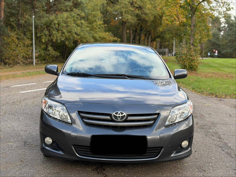 Toyota Corolla 1.4 D - Szedán: 4 kép. Toyota Corolla 1.4 D - Szedán: 4 kép.