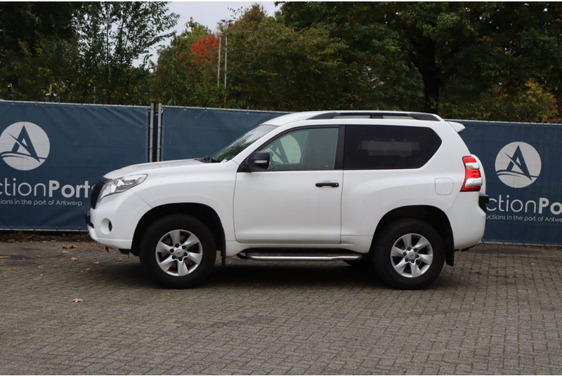 Toyota Land Cruiser - Szedán: 1 kép. Toyota Land Cruiser - Szedán: 1 kép.