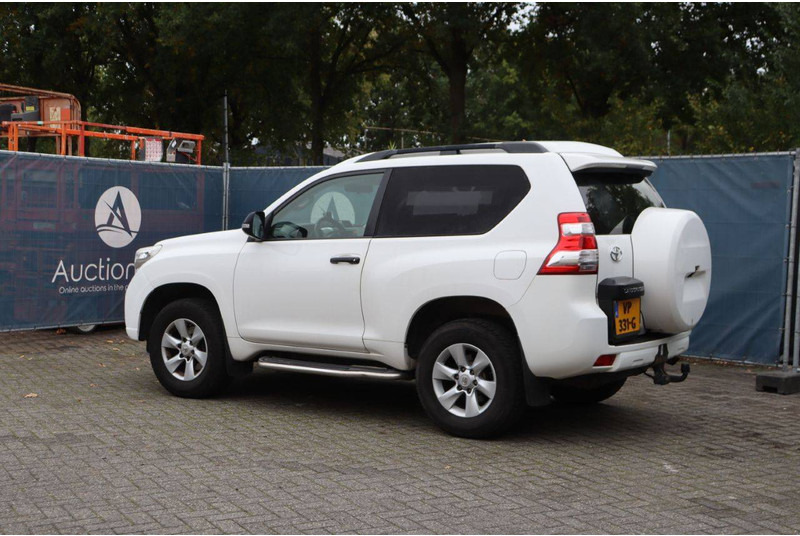 Toyota Land Cruiser - Szedán: 3 kép. Toyota Land Cruiser - Szedán: 3 kép.