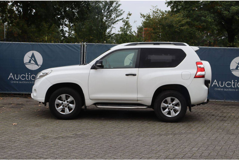 Toyota Land Cruiser - Szedán: 2 kép. Toyota Land Cruiser - Szedán: 2 kép.