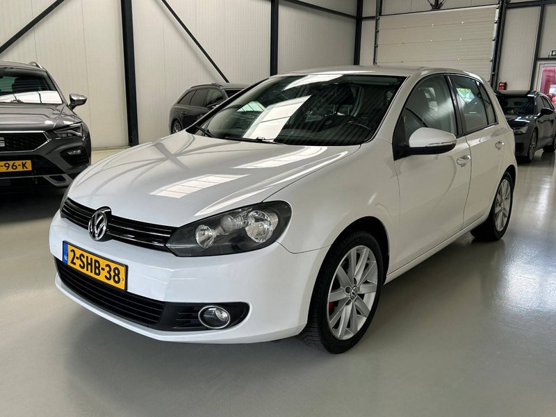 Volkswagen GOLF 1.6 TDI HIGHLINE - Szedán: 1 kép. Volkswagen GOLF 1.6 TDI HIGHLINE - Szedán: 1 kép.