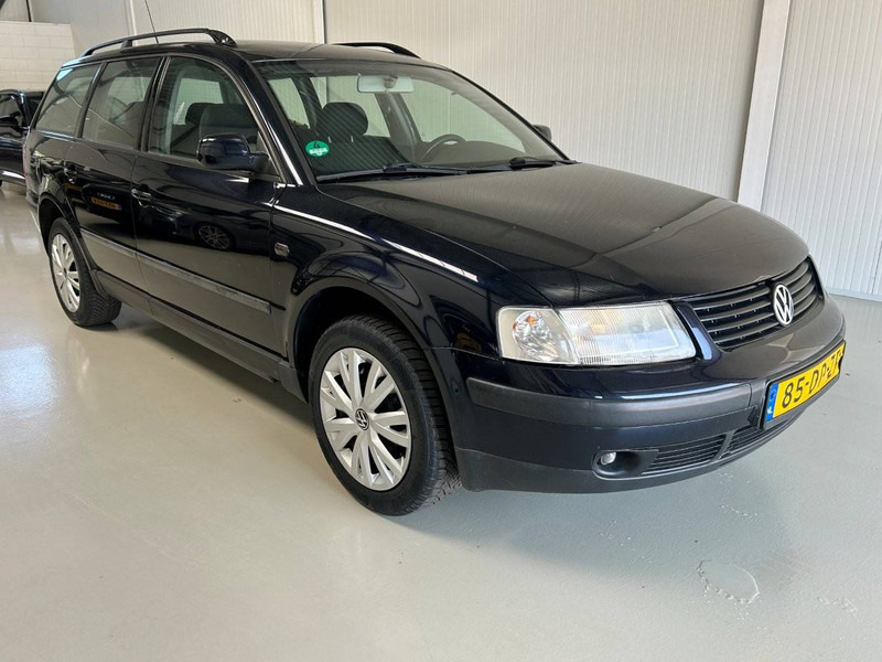 Volkswagen Passat 1.8 Comfort - Szedán: 4 kép. Volkswagen Passat 1.8 Comfort - Szedán: 4 kép.