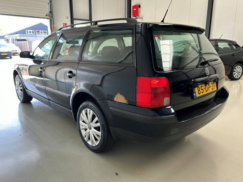 Volkswagen Passat 1.8 Comfort - Szedán: 2 kép. Volkswagen Passat 1.8 Comfort - Szedán: 2 kép.