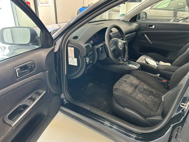 Volkswagen Passat 1.8 Comfort - Szedán: 5 kép. Volkswagen Passat 1.8 Comfort - Szedán: 5 kép.