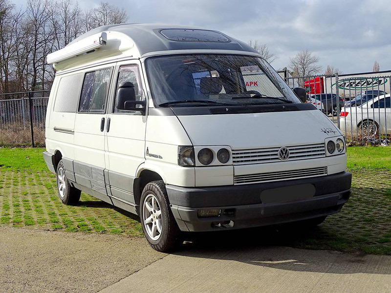 Volkswagen Transporter (T4) 'Dehler' Optima 5.4 (2.4L Diesel) - Kempingautó: 4 kép. Volkswagen Transporter (T4) 'Dehler' Optima 5.4 (2.4L Diesel) - Kempingautó: 4 kép.
