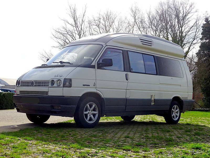 Volkswagen Transporter (T4) 'Dehler' Optima 5.4 (2.4L Diesel) - Kempingautó: 1 kép. Volkswagen Transporter (T4) 'Dehler' Optima 5.4 (2.4L Diesel) - Kempingautó: 1 kép.