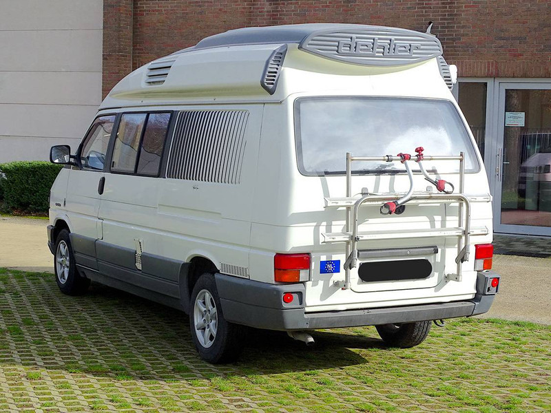Volkswagen Transporter (T4) 'Dehler' Optima 5.4 (2.4L Diesel) - Kempingautó: 2 kép. Volkswagen Transporter (T4) 'Dehler' Optima 5.4 (2.4L Diesel) - Kempingautó: 2 kép.
