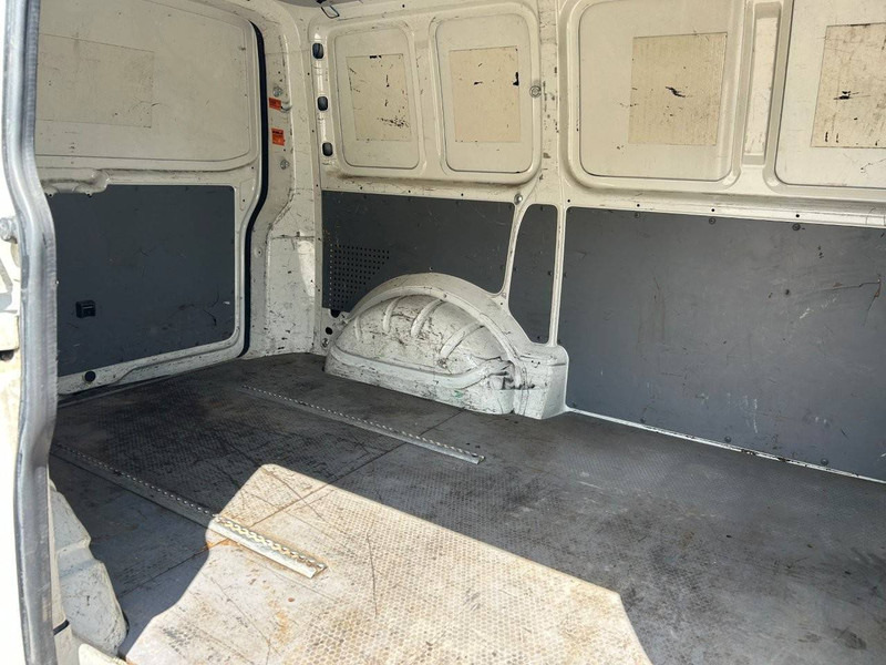 Volkswagen Transporter T5 - Furgon: 5 kép. Volkswagen Transporter T5 - Furgon: 5 kép.