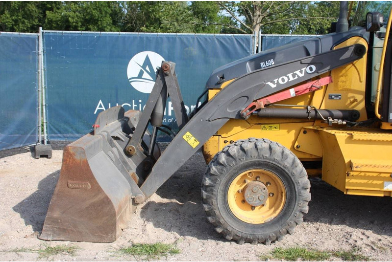 Kotrórakodó Volvo BL60B: 11 kép. Kotrórakodó Volvo BL60B: 11 kép.