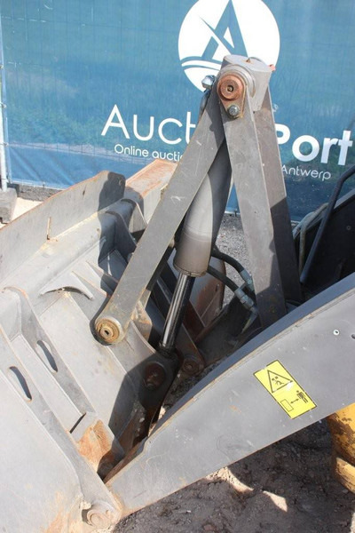 Kotrórakodó Volvo BL60B: 15 kép. Kotrórakodó Volvo BL60B: 15 kép.