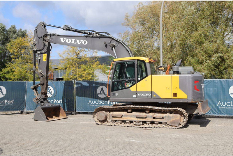 Volvo EC160E NL - Lánctalpas kotró: 3 kép. Volvo EC160E NL - Lánctalpas kotró: 3 kép.