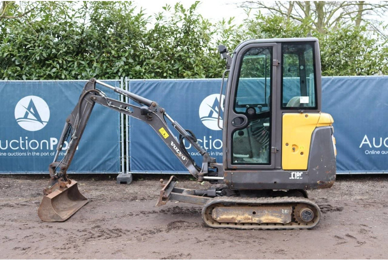 Volvo EC18C - Minikotró: 2 kép. Volvo EC18C - Minikotró: 2 kép.
