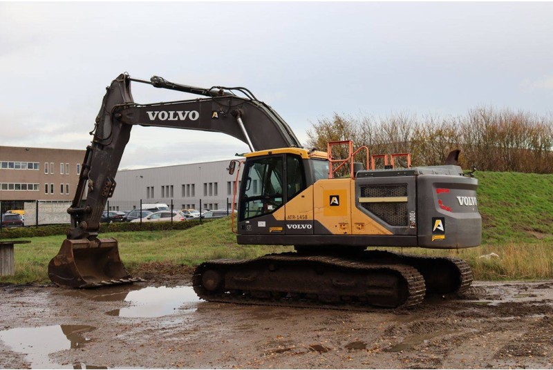 Volvo EC300EL - Lánctalpas kotró: 3 kép. Volvo EC300EL - Lánctalpas kotró: 3 kép.