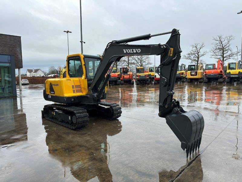 Volvo EC55B - Lánctalpas kotró: 3 kép. Volvo EC55B - Lánctalpas kotró: 3 kép.