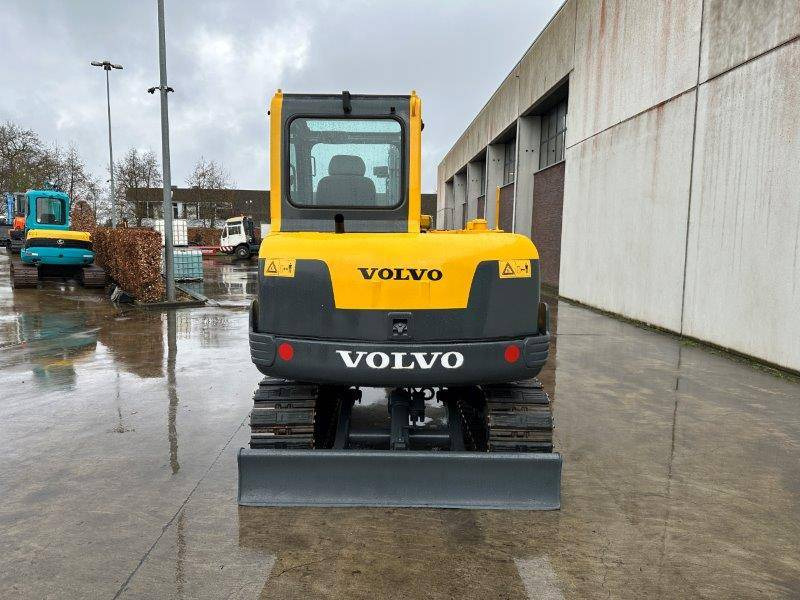 Volvo EC55B - Lánctalpas kotró: 5 kép. Volvo EC55B - Lánctalpas kotró: 5 kép.