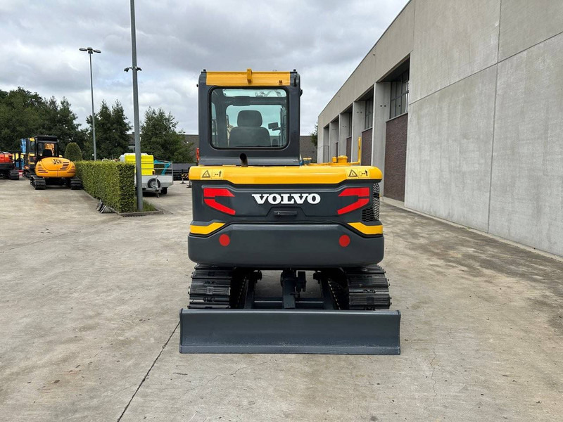 Volvo EC55D - Lánctalpas kotró: 5 kép. Volvo EC55D - Lánctalpas kotró: 5 kép.