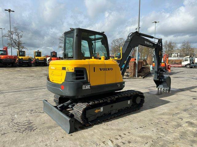 Volvo EC60C - Lánctalpas kotró: 4 kép. Volvo EC60C - Lánctalpas kotró: 4 kép.