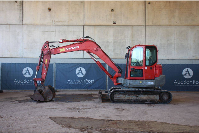 Volvo ECR88D - Lánctalpas kotró: 2 kép. Volvo ECR88D - Lánctalpas kotró: 2 kép.