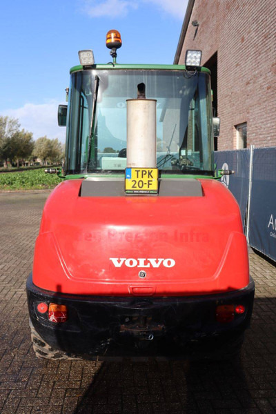 Volvo L25B-P - Gumikerekes homlokrakodó: 5 kép. Volvo L25B-P - Gumikerekes homlokrakodó: 5 kép.