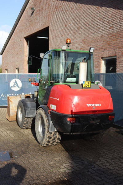 Volvo L25B-P - Gumikerekes homlokrakodó: 4 kép. Volvo L25B-P - Gumikerekes homlokrakodó: 4 kép.