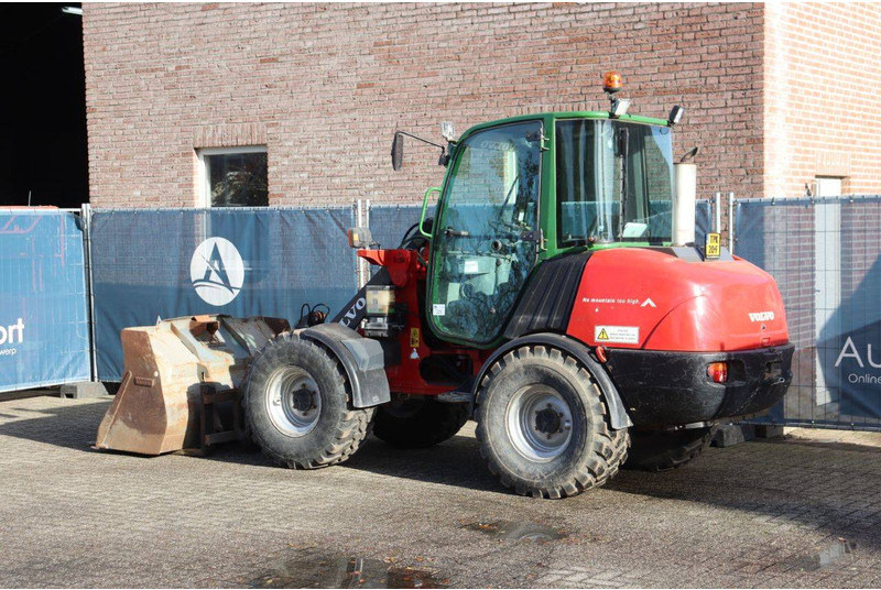 Volvo L25B-P - Gumikerekes homlokrakodó: 3 kép. Volvo L25B-P - Gumikerekes homlokrakodó: 3 kép.