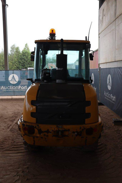 Volvo L25F-P - Gumikerekes homlokrakodó: 4 kép. Volvo L25F-P - Gumikerekes homlokrakodó: 4 kép.