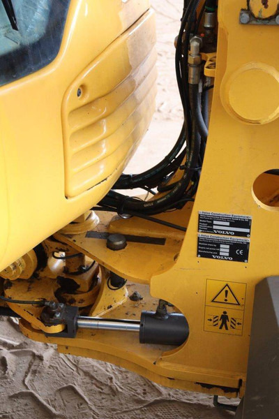 Gumikerekes homlokrakodó Volvo L25F-P: 15 kép.