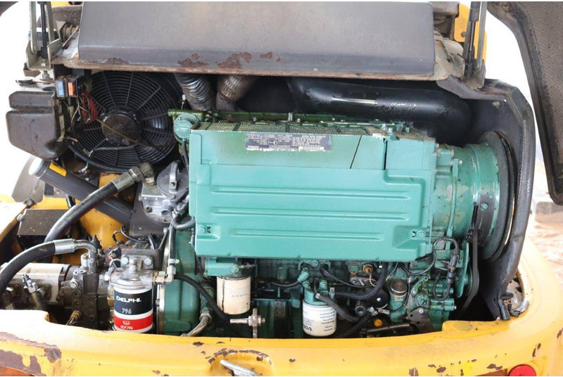 Gumikerekes homlokrakodó Volvo L25F-P: 19 kép.
