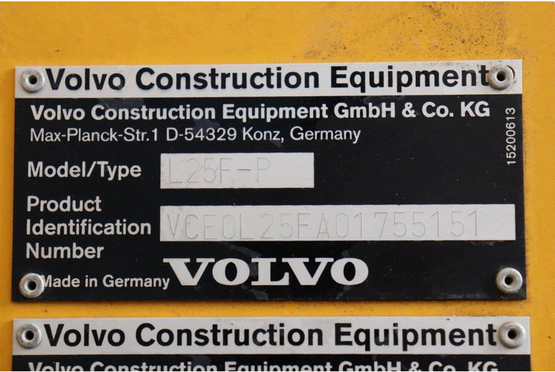 Gumikerekes homlokrakodó Volvo L25F-P: 17 kép.