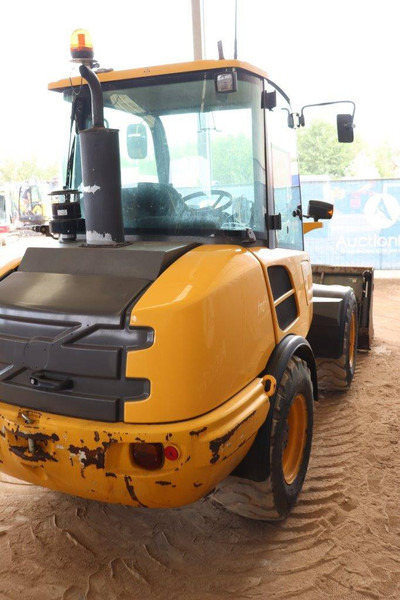Volvo L25F-P - Gumikerekes homlokrakodó: 5 kép. Volvo L25F-P - Gumikerekes homlokrakodó: 5 kép.