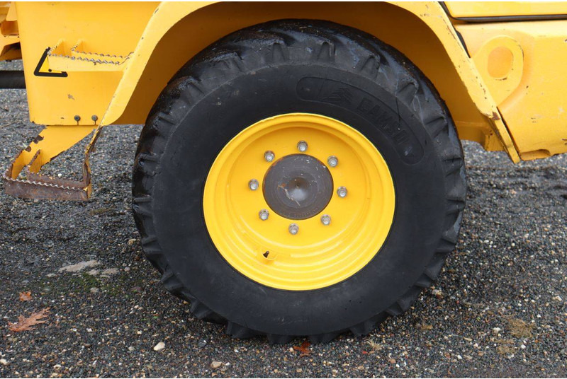 Gumikerekes homlokrakodó Volvo L30G: 18 kép.