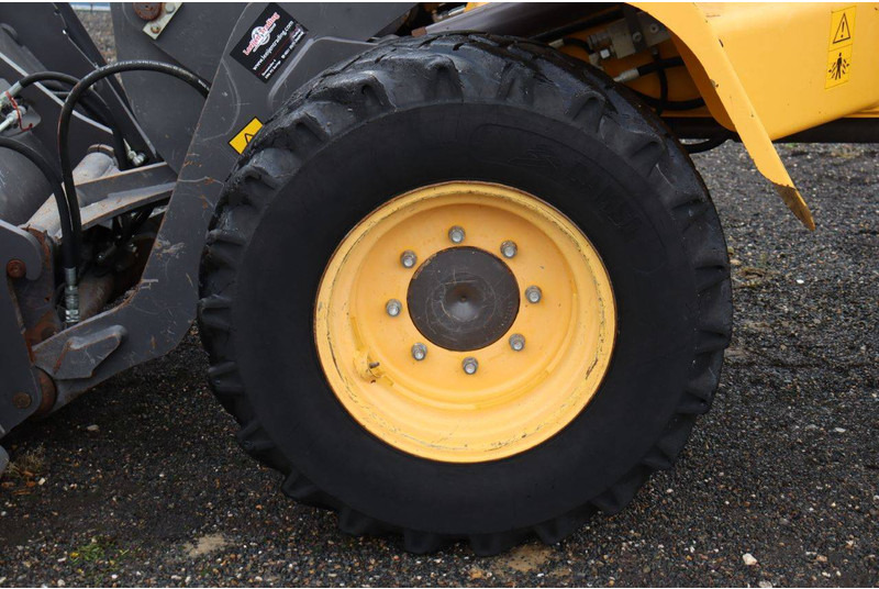 Gumikerekes homlokrakodó Volvo L30G: 17 kép.