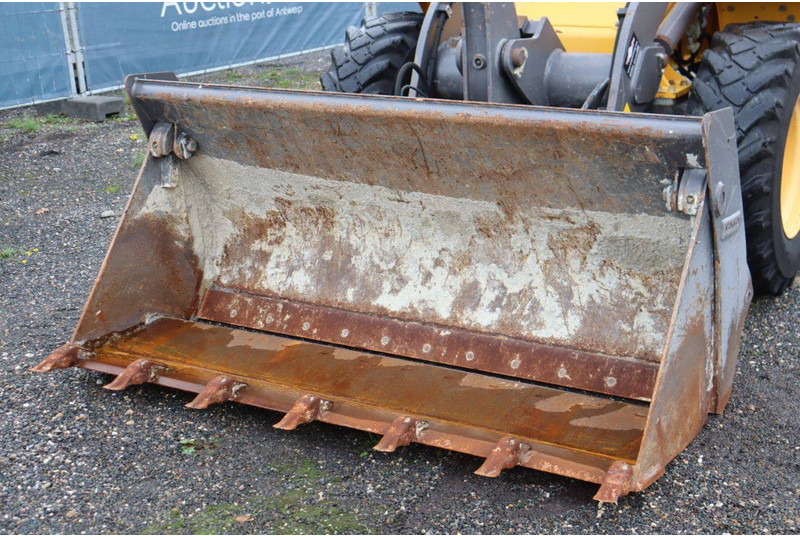 Gumikerekes homlokrakodó Volvo L30G: 10 kép.