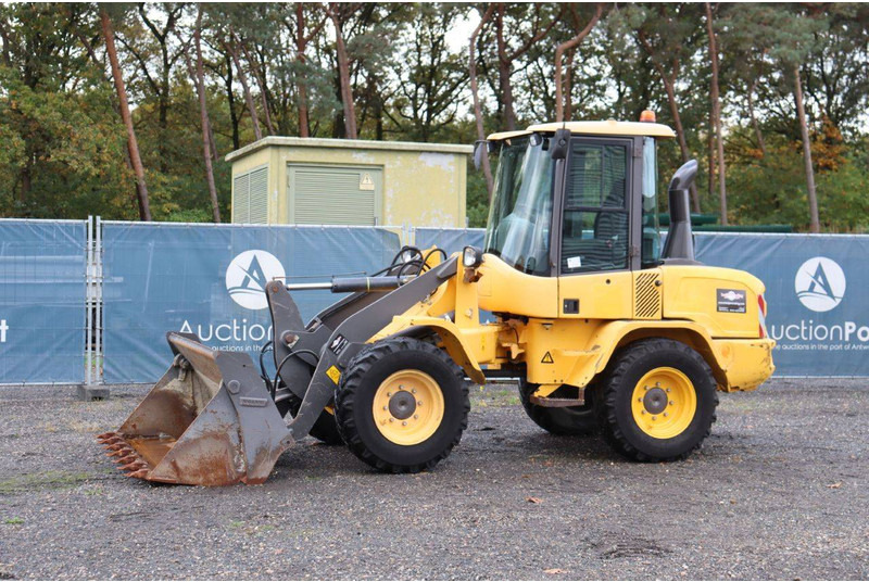 Volvo L30G - Gumikerekes homlokrakodó: 1 kép. Volvo L30G - Gumikerekes homlokrakodó: 1 kép.