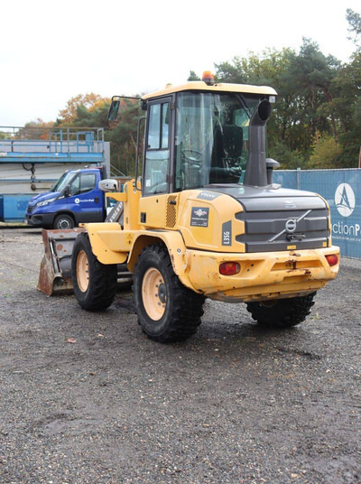 Volvo L35G - Gumikerekes homlokrakodó: 4 kép. Volvo L35G - Gumikerekes homlokrakodó: 4 kép.