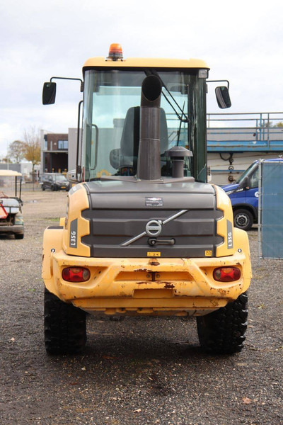 Volvo L35G - Gumikerekes homlokrakodó: 5 kép. Volvo L35G - Gumikerekes homlokrakodó: 5 kép.