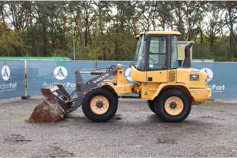 Volvo L35G - Gumikerekes homlokrakodó: 2 kép. Volvo L35G - Gumikerekes homlokrakodó: 2 kép.