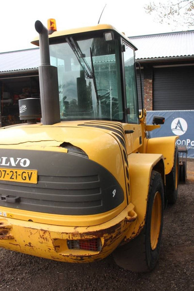 Volvo L45TP - Gumikerekes homlokrakodó: 5 kép. Volvo L45TP - Gumikerekes homlokrakodó: 5 kép.