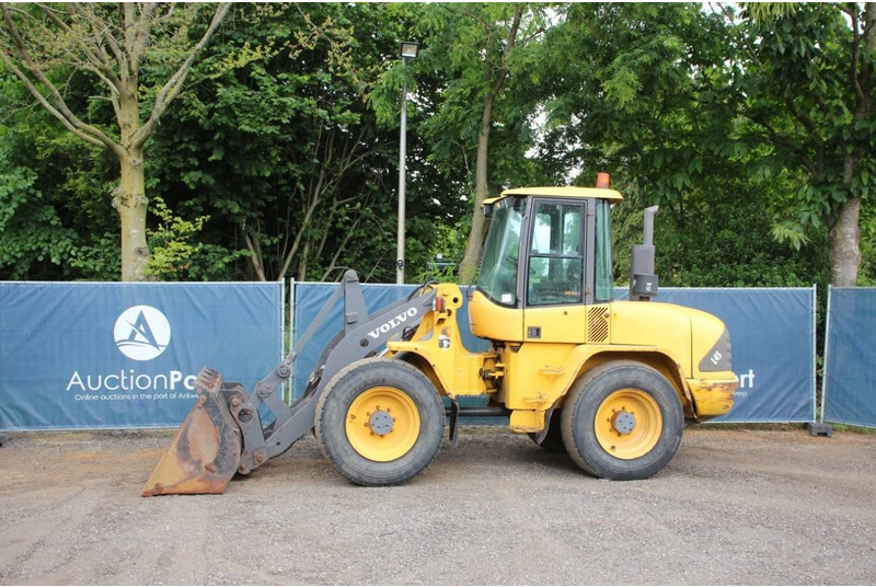 Volvo L45TP - Gumikerekes homlokrakodó: 1 kép. Volvo L45TP - Gumikerekes homlokrakodó: 1 kép.