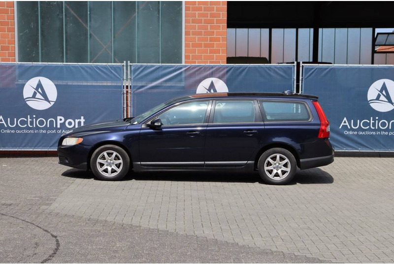 Volvo V70 - Autó: 2 kép. Volvo V70 - Autó: 2 kép.