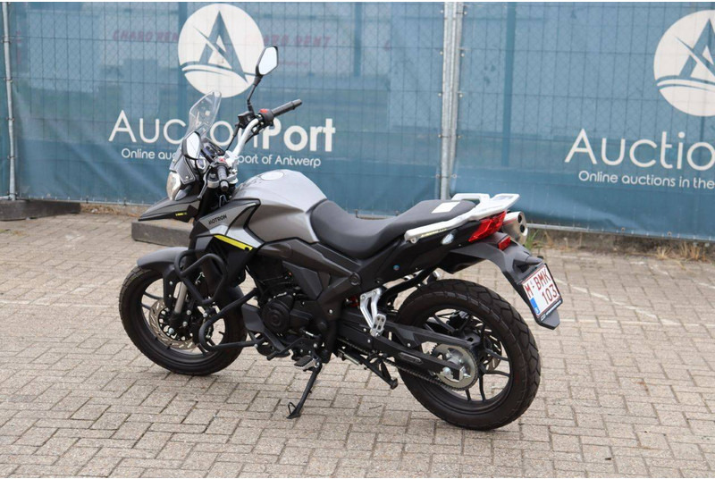 X-Nord 125 - Motorkerékpár: 3 kép. X-Nord 125 - Motorkerékpár: 3 kép.
