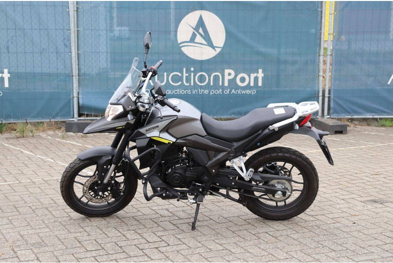X-Nord 125 - Motorkerékpár: 2 kép. X-Nord 125 - Motorkerékpár: 2 kép.