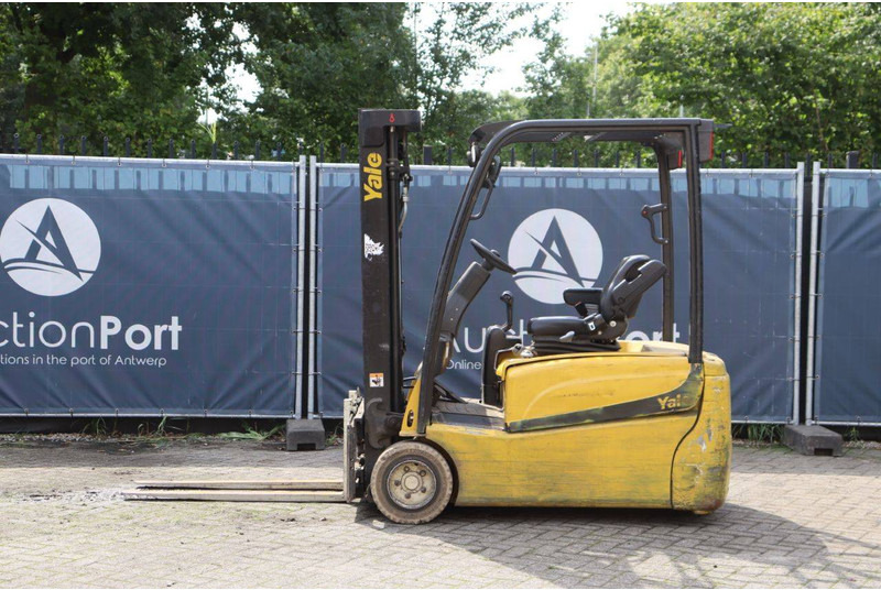 Yale ERP18VT - Elektromos targonca: 2 kép. Yale ERP18VT - Elektromos targonca: 2 kép.