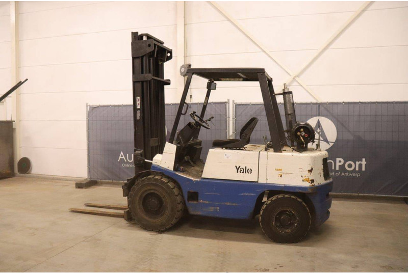 Yale GLP45MC - Gázüzemű targonca: 3 kép. Yale GLP45MC - Gázüzemű targonca: 3 kép.