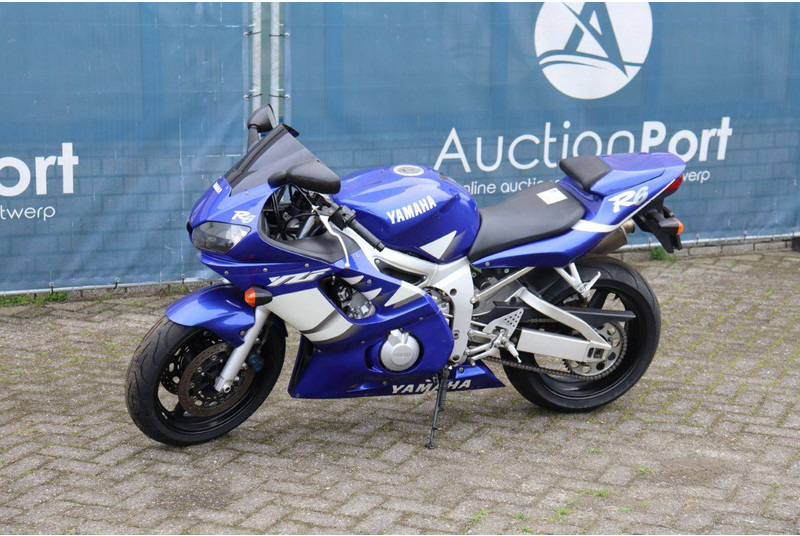 Yamaha YZF-R6 - Motorkerékpár: 1 kép. Yamaha YZF-R6 - Motorkerékpár: 1 kép.
